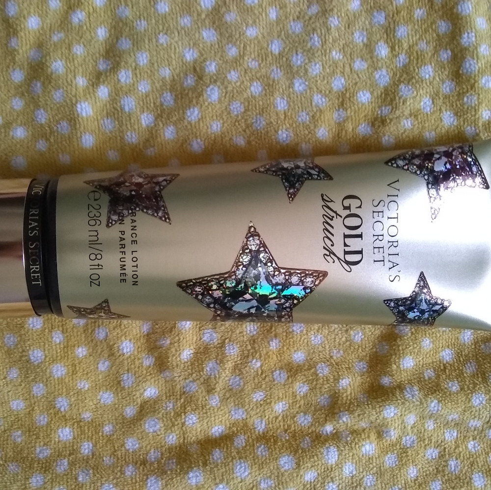 VS Gold Struck body lotion nwt